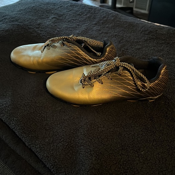 Youth soccer cleats - Picture 3 of 5